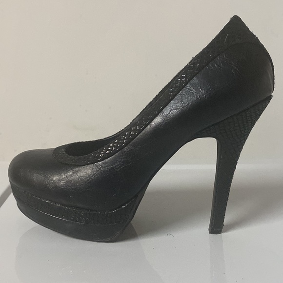 Black high heels - Picture 2 of 2